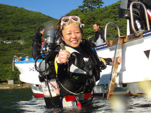 笑顔でエキジットの鈴木さん