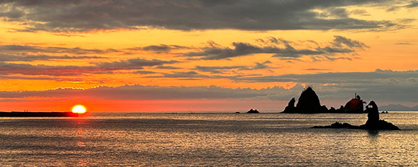 夕陽と田子島とめがねっちょ