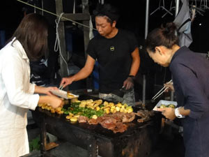 ししとうも登場、野菜もお肉も山盛り