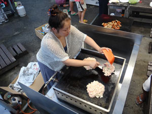 焼き担当は橋爪母さん