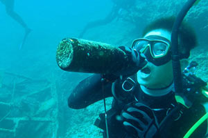 海底に8年くらい貯蔵した泡盛を発見＆回収