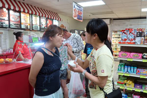 スタンドの売店でアイスクリーム