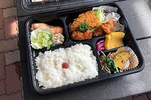 昼ご飯は右近のお弁当